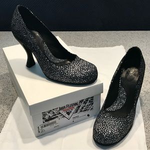 Fleuvog Attention Pump: Paris Davil Fish Sea Storm color. Size 8.